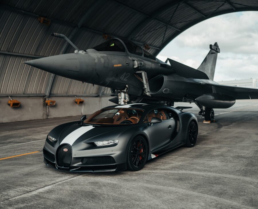 Bugatti: ontketenen van kracht naast jet majesty Achtergrond