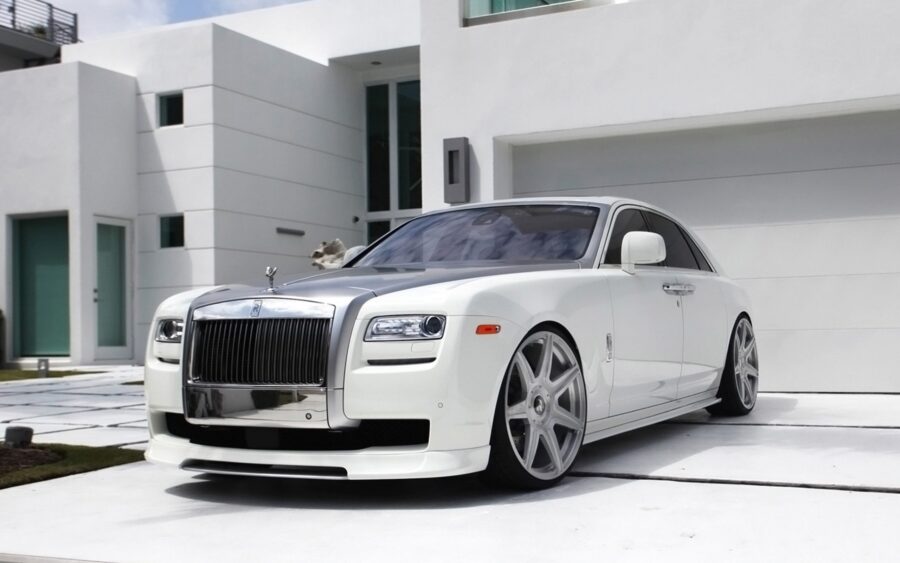 Rolls Royce: de witte Achtergrond van luxe auto’s
